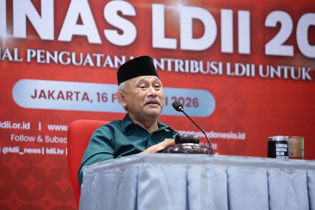 Ketua Umum DPP LDII KH Chriswanto Santoso menyampaikan arahan saat Rapat Pimpinan Nasional (Rapimnas) LDII 2026 di Jakarta, Senin (16/2/2026). Foto: Pribadi