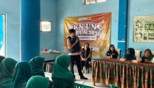 Pemaparan materi pada pelaksanaan program SAMBATE - Sampah Jadi Berkah, Lingkungan Bebas DBD. Foto: Pribadi