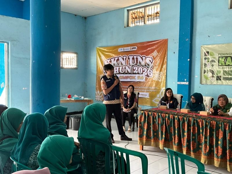 Pemaparan materi pada pelaksanaan program SAMBATE - Sampah Jadi Berkah, Lingkungan Bebas DBD. Foto: Pribadi