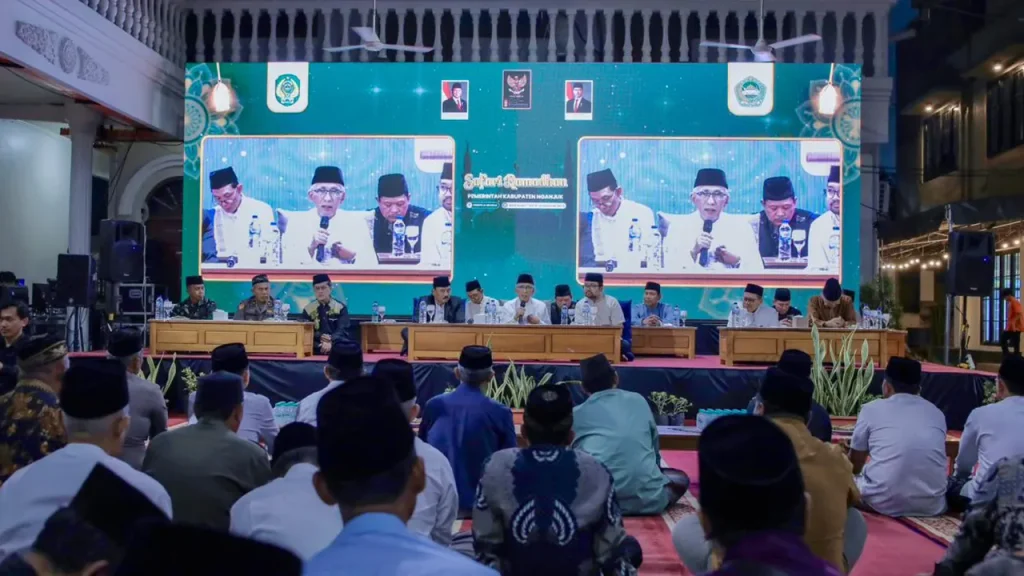Bupati Nganjuk bersama jajaran Forkopimda memimpin dialog dan tausiyah dalam kegiatan Safari Ramadan di Pondok Pesantren Al Ubaidah, Kertosono, Senin (16/3/2026). Foto: Pribadi
