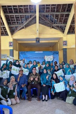 Mahasiswa KKN-T 100 UNS Gelar Workshop Eco Print dan Sosialisasi BPJS Ketenagakerjaan di Pacitan