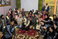 Kelompok KKN 74 UNS bersama Ibu-ibu Rumah Tangga Dusun Gugu 2, Desa Gunungsari. Foto: KKN 74 UNS