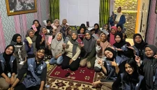 Kelompok KKN 74 UNS bersama Ibu-ibu Rumah Tangga Dusun Gugu 2, Desa Gunungsari. Foto: KKN 74 UNS