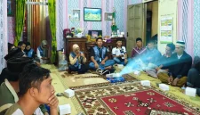 Kelompok KKN UNS 74 bersama Kelompok Tani Desa Gunungsari. Foto: KKN 74 UNS
