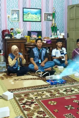 Mahasiswa KKN UNS 74 Dorong Pengendalian Hama Terpadu di Desa Gunungsari Magelang