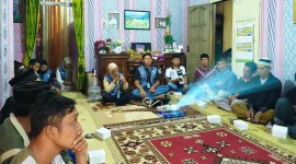 Kelompok KKN UNS 74 bersama Kelompok Tani Desa Gunungsari. Foto: KKN 74 UNS
