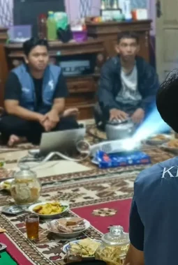 Mahasiswa KKN UNS Rebranding Identitas Visual Karang Taruna Manunggal Jaya di Desa Gunungsari