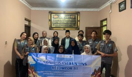 Mahasiswa KKN UNS berfoto bersama para peserta pelatihan. (Foto: KKN UNS 81 Seloprojo)