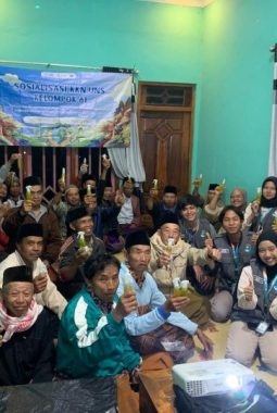 Mahasiswa KKN 81 UNS Edukasi Petani Seloprojo Membuat Pestisida Nabati Ramah Lingkungan