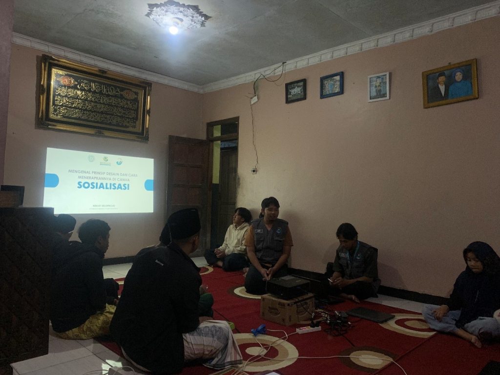 Pemaparan materi prinsip-prinsip desain oleh Mahasiswa KKN UNS. (Foto: KKN UNS 81 Seloprojo)