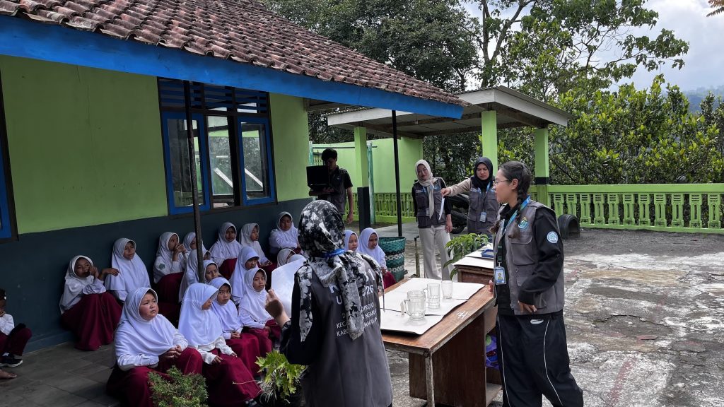 Sosialisasi bahaya kebakaran dan keterbukaan lahan oleh mahasiswa KKN UNS. (Foto: KKN UNS 81 Seloprojo)