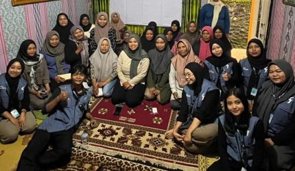 Kelompok KKN UNS 74 bersama Kelompok Wanita Tani Puspita Arum Desa Gunungsaridok. Foto: KKN 74 UNS