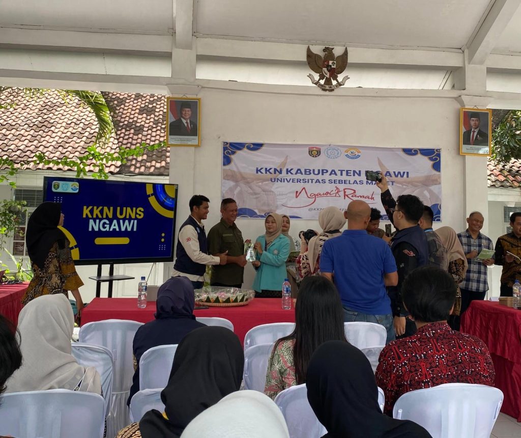 Launching Buku dalam Pameran Hasil Program KKN (13/2). Foto: Dokumentasi pribadi Kelompok 97 KKN UNS