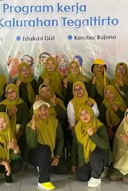 Dorong Pola Makan Sehat, Mahasiswa Departemen Pendidikan IPS UNY Dampingi Program GEBYUR