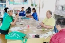 Perwakilan Bimas Buddha Kanwil Kementerian Agama Sulawesi Selatan, DPD PERGABI Sulsel, dan DPD GEMABUDHI Sulsel bersama anak-anak asuh Yayasan Ratanajoti Mawang mengikuti kegiatan pembuatan sarana kreativitas dalam rangka menyambut Hari Raya Tri Suci Waisak 2570 BE/2026 di Kecamatan Somba Opu, Kabupaten Gowa. Foto: Pribadi