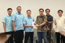 Perwakilan Tim Pengabdian kepada Masyarakat (PkM) Universitas Pignatelli Triputra (UPITRA) bersama staf IT RS Mata Solo berfoto bersama usai pelatihan integrasi Application Programming Interface (API) di Solo, Sabtu (2/5/2026). Kegiatan ini ditutup dengan penyerahan modul dan hasil pengembangan sistem sebagai bagian dari upaya mendorong transformasi digital layanan kesehatan. Foto: Pribadi