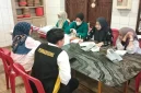 Petugas kesehatan melakukan pemeriksaan tekanan darah dan skrining kesehatan kepada peserta sebelum mengikuti kegiatan donor darah PERMABUDHI Sulawesi Selatan di Vihara Sasanadipa, Makassar, Minggu (24/5/2026). Foto: Pribadi