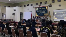 Diskusi publik yang digelar Aliansi BEM Solo di Aula Gedung Perpustakaan Universitas Bangun Nusantara (Univet) Sukoharjo, Senin (22/6/2026), dihadiri perwakilan mahasiswa dari berbagai kampus di Solo Raya. Forum bertajuk “Menjawab Kepemimpinan Pemuda: Mengawal Ekonomi Kerakyatan, Merawat Ruang Demokrasi” itu menjadi ruang konsolidasi sekaligus mendorong transformasi gerakan mahasiswa agar lebih adaptif melalui pemanfaatan ruang digital. (Foto: Dok Pribadi)