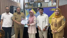 Mahasiswa Administrasi Negara Untag Surabaya dalam kegiatan pendukung kerja sama kelembagaan bersama Balai Pelayanan dan Rehabilitasi Sosial PMKS Sidoarjo. (doc. pribadi)
