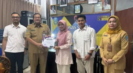 Mahasiswa Administrasi Negara Untag Surabaya dalam kegiatan pendukung kerja sama kelembagaan bersama Balai Pelayanan dan Rehabilitasi Sosial PMKS Sidoarjo. (doc. pribadi)