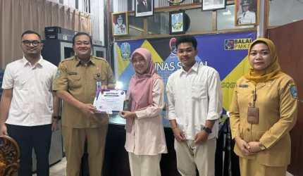 Mahasiswa Administrasi Negara Untag Surabaya dalam kegiatan pendukung kerja sama kelembagaan bersama Balai Pelayanan dan Rehabilitasi Sosial PMKS Sidoarjo. (doc. pribadi)