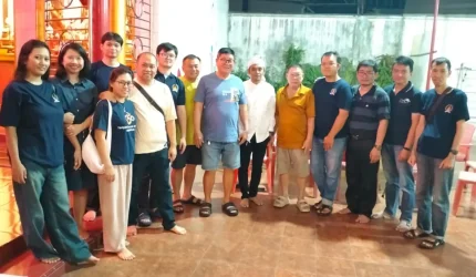 Pengurus, anggota, dan pembina GEMABUDHI Sulawesi Selatan berfoto bersama usai mengikuti kegiatan Bergema Temple Explorer dan sembahyang bersama di Cetiya Panca Dharma Selatan, Makassar, Sabtu (13/6/2026). Foto: Pribadi