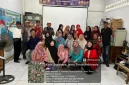 Peserta Program Sekolah Lansia Tangguh (Selantang) berfoto bersama usai mengikuti kegiatan edukasi dan pemberdayaan lansia di Kecamatan Sukolilo, Surabaya, Sabtu (11/4/2026). Foto: Pribadi