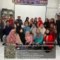 Peserta Program Sekolah Lansia Tangguh (Selantang) berfoto bersama usai mengikuti kegiatan edukasi dan pemberdayaan lansia di Kecamatan Sukolilo, Surabaya, Sabtu (11/4/2026). Foto: Pribadi