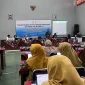 Pemateri saat memberikan pelatihan penyusunan modul kokurikuler dan pengembangan buku digital berbasis Socioscientific Issues (SSI) kepada peserta dari 34 sekolah dasar negeri dan swasta di Kecamatan Cilacap Utara yang diselenggarakan Program Studi S1 dan S2 PGSD Kebumen FKIP Universitas Sebelas Maret (UNS) bekerja sama dengan KKG Kecamatan Cilacap Utara. (Dok. PGSD Kebumen FKIP UNS)