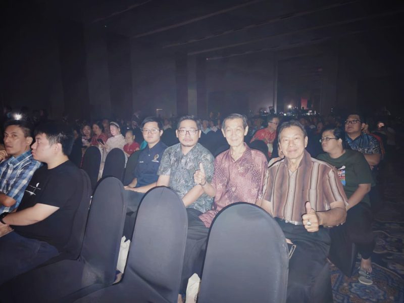 Jajaran DPD GEMABUDHI Sulawesi Selatan bersama tokoh umat Buddha mengikuti perayaan HUT Vihara Maitreya Makassar bertajuk “Simfoni Cahaya” di Gammara Hotel Makassar, Minggu (21/6/2026), sebagai momentum mempererat persaudaraan dan semangat kebersamaan. Foto: Pribadi