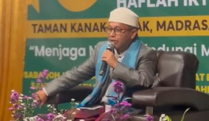 Pimpinan Pondok Pesantren Nurul Huda, Drs. KH. Abdul Aziz, juga menyampaikan pesan kepada para santri dalam puncak Milad ke-43 Pondok Pesantren Nurul Huda Yaspin Sukabumi, Kamis (25/6/2026). Foto: Tim Media Pesantren Nurul Huda