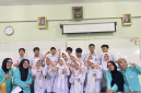 Foto bersama Tim Teman Riset dengan para siswa(Doc. Pribadi.)