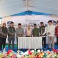 Prosesi peresmian Masjid Baitun Najah yang ditandai dengan penandatanganan prasasti oleh Bupati Lumajang didampingi Wakil Bupati. (Doc. Humas Kodim 0821 Lumajang)