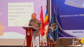 Kepemimpinan bukan sekadar soal jabatan, tetapi tentang tanggung jawab dan pelayanan. Pesan tersebut disampaikan Nyoman Suriadarma, S.Pd., M.Pd.B. saat memaparkan pentingnya membangun karakter pemimpin muda yang berintegritas, berlandaskan nilai keagamaan, dan mampu memberikan dampak positif bagi masyarakat.