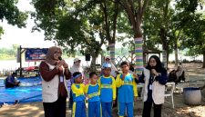 Mahasiswa KKN UIN Sunan Ampel Surabaya Kelompok 81 bersama MI Muhammadiyah 11 Jabung menggelar kegiatan outbound di kawasan Kendal pada Ahad, 19 Juli 2026. Kegiatan ini menjadi penutup rangkaian Matamuda yang telah berlangsung selama sepekan.