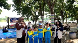 Mahasiswa KKN UIN Sunan Ampel Surabaya Kelompok 81 bersama MI Muhammadiyah 11 Jabung menggelar kegiatan outbound di kawasan Kendal pada Ahad, 19 Juli 2026. Kegiatan ini menjadi penutup rangkaian Matamuda yang telah berlangsung selama sepekan.