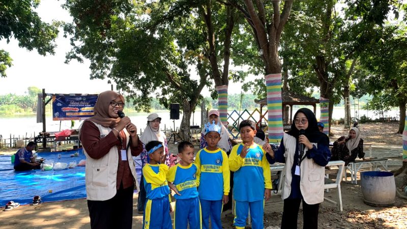 Mahasiswa KKN UIN Sunan Ampel Surabaya Kelompok 81 bersama MI Muhammadiyah 11 Jabung menggelar kegiatan outbound di kawasan Kendal pada Ahad, 19 Juli 2026. Kegiatan ini menjadi penutup rangkaian Matamuda yang telah berlangsung selama sepekan.