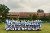 Tim LamtoroNova saat memberikan pemaparan materi mengenai konsep Green Chemistry kepada para siswa kelas X5 di SMAN 1 Banyuduono, Boyolali, Kamis (21/5/2026).