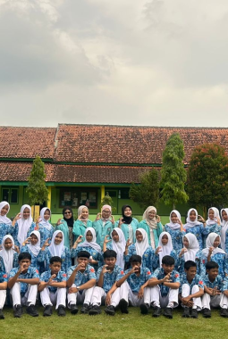 Limbah Kulit Lamtoro Jadi Penangkap Antibiotik di Air, Mahasiswa UNS Edukasi Siswa SMAN 1 Banyuduono Lewat Riset Green Chemistry