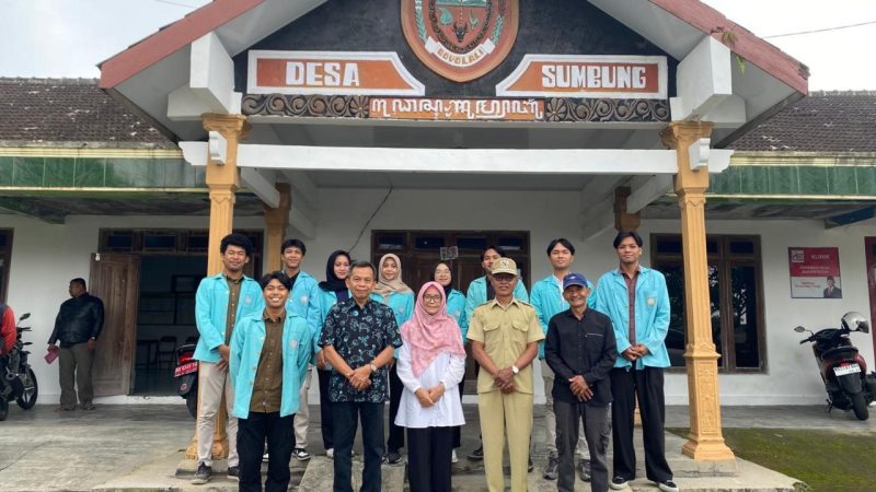 Dokumentasi Tim Hibah JARPAK UNS bersama perangkat Desa Sumbung usai pelaksanaan kajian potensi dan pengembangan wilayah di Kantor Desa Sumbung, Boyolali.