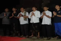 Khidmat dalam kebersamaan. GEMABUDHI Blitar bersama umat Buddha menggelar Puja Uposatha Bulan Gelap di Candi Kalicilik sebagai wujud penguatan spiritual dan komitmen melestarikan warisan budaya Buddhis.