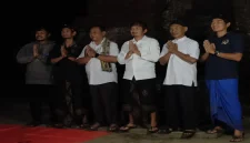 Khidmat dalam kebersamaan. GEMABUDHI Blitar bersama umat Buddha menggelar Puja Uposatha Bulan Gelap di Candi Kalicilik sebagai wujud penguatan spiritual dan komitmen melestarikan warisan budaya Buddhis.