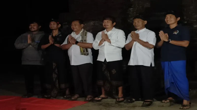 Khidmat dalam kebersamaan. GEMABUDHI Blitar bersama umat Buddha menggelar Puja Uposatha Bulan Gelap di Candi Kalicilik sebagai wujud penguatan spiritual dan komitmen melestarikan warisan budaya Buddhis.