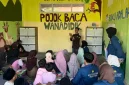 Suasana edukasi Gerakan Perilaku Hidup Bersih dan Sehat (PHBS) yang diselenggarakan PPK Ormawa BEM Fakultas Keperawatan Universitas Jember (FKEP UNEJ) melalui Bidang Pendidikan (Wanadidik) di Pojok Baca Desa Tanahwulan, Kecamatan Maesan, Kabupaten Bondowoso, Jumat (17/7/2026). Foto: PPK Ormawa BEM Fakultas Keperawatan Universitas Jember
