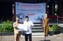 Bupati Semarang Ngesti Nugraha secara simbolis menerima mahasiswa KKN Mandiri Inisiatif Terprogram (MIT) ke-22 UIN Walisongo Semarang di Rumah Dinas Bupati Semarang, Selasa (21/7/2026). Sebanyak 960 mahasiswa akan menjalankan pengabdian masyarakat di enam kecamatan yang tersebar dalam 64 posko hingga 3 September 2026. (Doc. mahasiswa KKN UIN Posko 6)