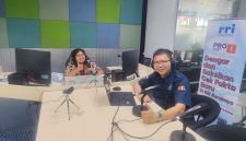 Ketua DPD GEMABUDHI Jawa Timur, Friski Fernando, saat menjadi narasumber dalam program “Beranda Asta Cita” RRI Pro 1 Surabaya 99,2 FM, Kamis (21/8/2026). (Dok. Pribadi)