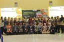 Mahasiswa KKN MIT UIN Walisongo Semarang dan UIN Saizu Purwokerto Posko 57 bersama kader PKK dan peserta sosialisasi gizi berfoto bersama usai kegiatan. (Dok. Pribadi/Mahasiswa KKN MIT UIN)