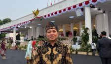 Ketua GEMABUDHI Jambi Ferry Firmansyah hadir dalam suasana peringatan HUT ke-81 Kemerdekaan Republik Indonesia. Mengenakan busana batik bernuansa hitam dan emas, ia turut membawa semangat kebangsaan untuk memperkuat persatuan, merawat keberagaman, dan mendorong generasi muda berkontribusi bagi bangsa. (Doc. Pribadi)
