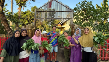Ibu-Ibu Dukuh Karang Kepoh, Desa Pager Pasca Piket 
Rutinan Kebun Toga. (Dok. Pribadi/KKN Kelompok 226 UNS)