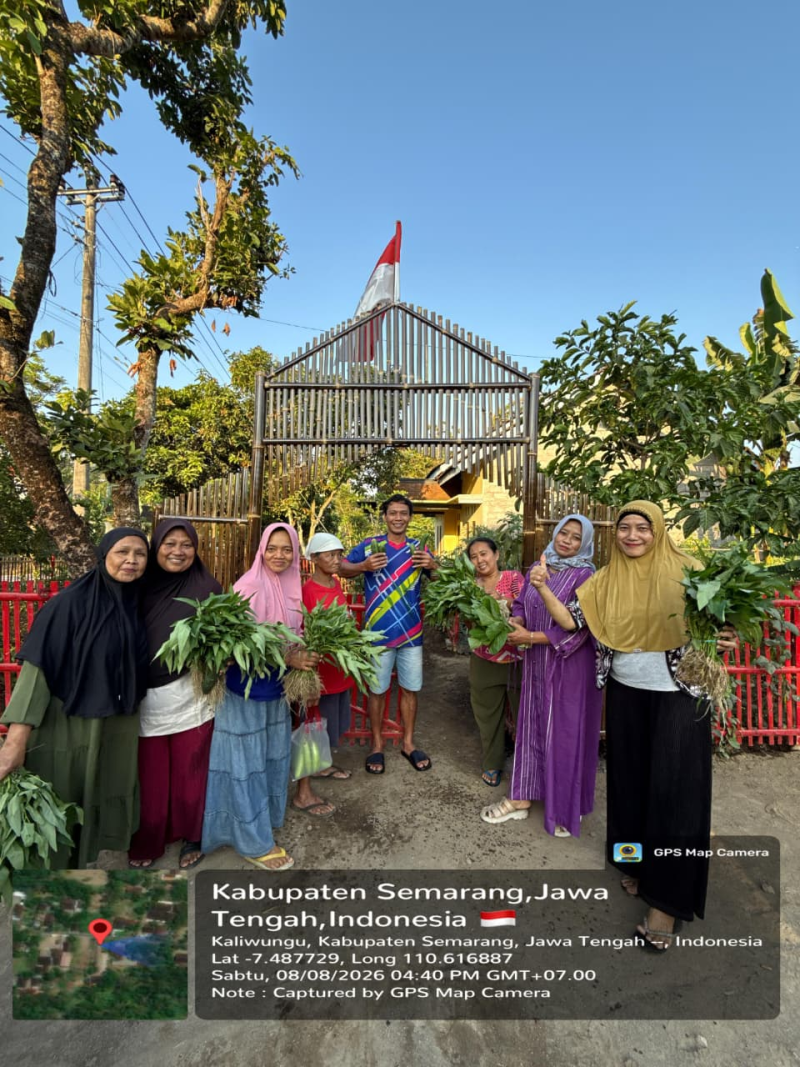 Ibu-Ibu Dukuh Karang Kepoh, Desa Pager Pasca Piket 
Rutinan Kebun Toga. (Dok. Pribadi/KKN Kelompok 226 UNS)